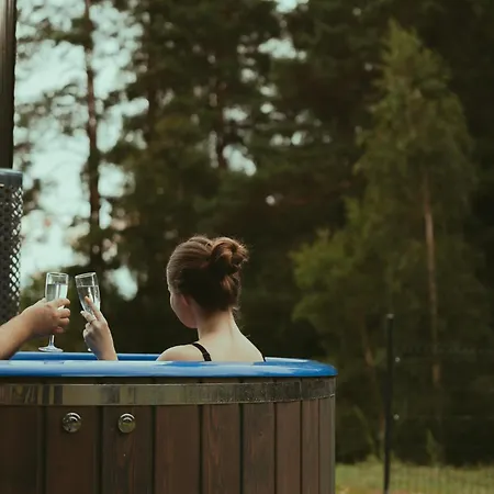 Pod Lasem Bania-sauna 度假居 *