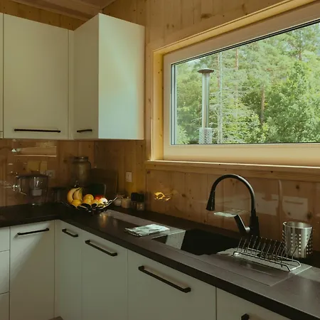 Pod Lasem Bania-sauna 度假居 *