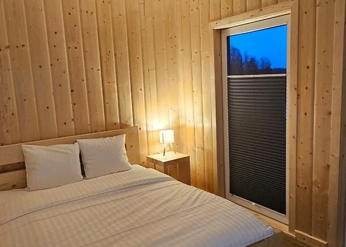 Pod Lasem Bania-sauna بيت للعطل